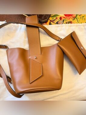 Women's Tan Leather Crossbody Bag with Removable Pouch